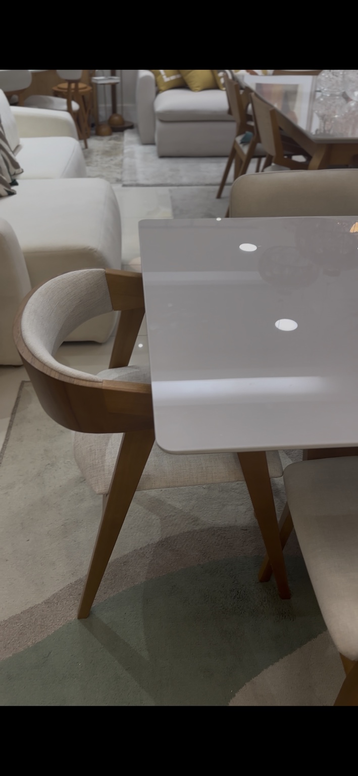 Mesa de Madeira Orgânica